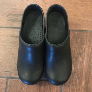 Size 37 black Sanitas